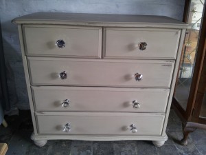 Sourced and completed for a client who bought a dressing table and bedside cabinets from me.